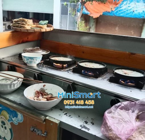 do banh xeo bang bep gas 4 hong dai dung nau mi cay do banh xeo Bếp gas 4 họng dài nấu mì cay, cơm niêu, đổ bánh xèo, xào bò